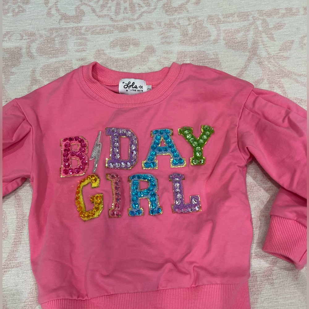 Lola and the boys worn once sweatshirt size 2 runs full. For my 3 year old.